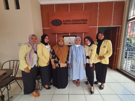 Read more about the article Mahasiswa Prodi Akuntansi BErkesempatan Melakukan Magang dan Pertukaran Mahasiswa