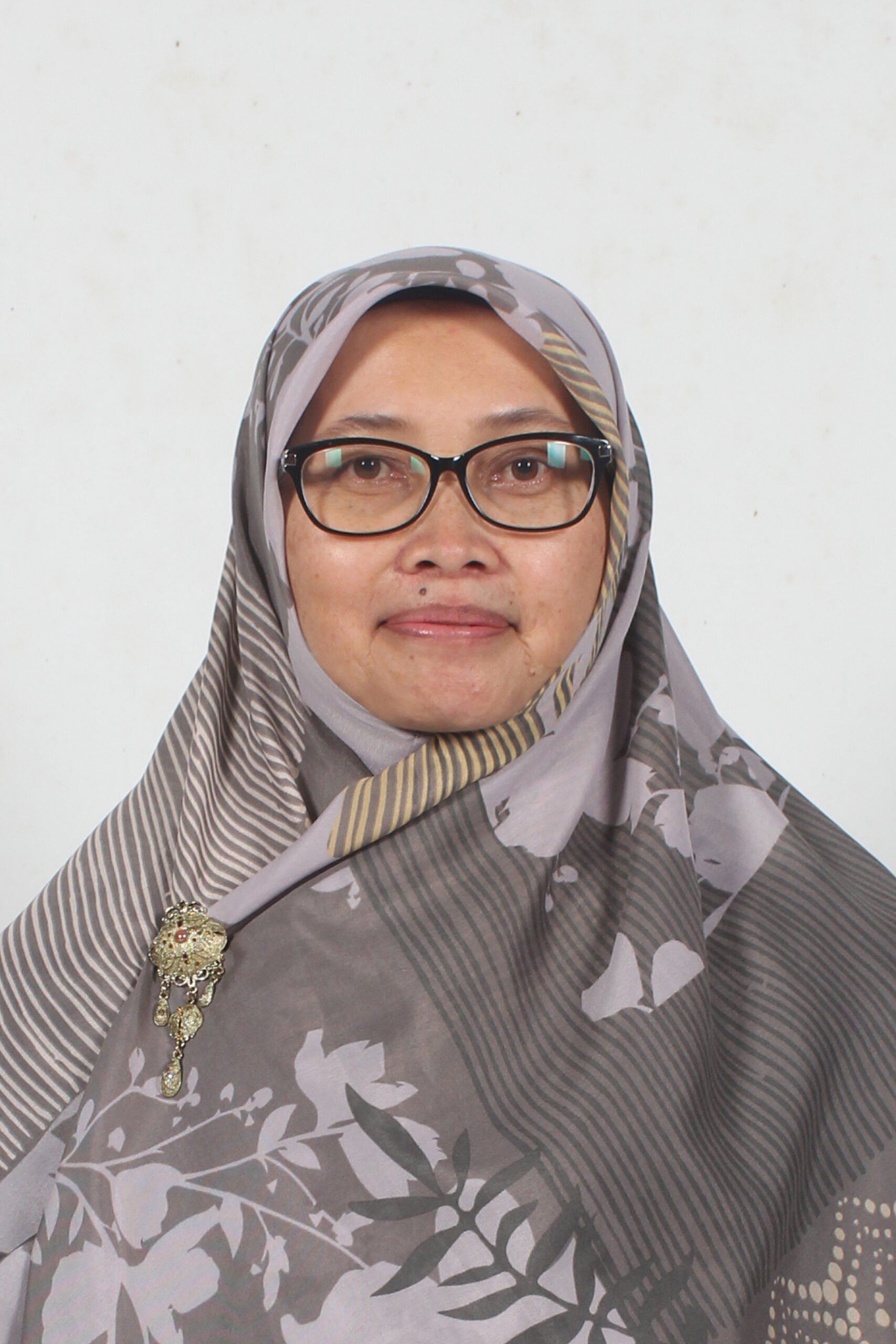 Dr. Lili Karmela Fitriani, M.Si